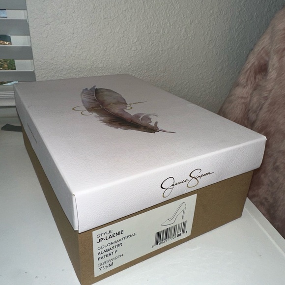 Jessica Simpson Classic White Pumps - Picture 5 of 5